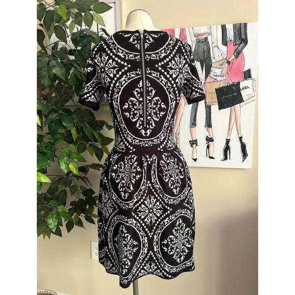 Romeo & Juliet Womens Knit Stretch Fit and Flare Mandal Print Dress Size Medium - Picture 6 of 8